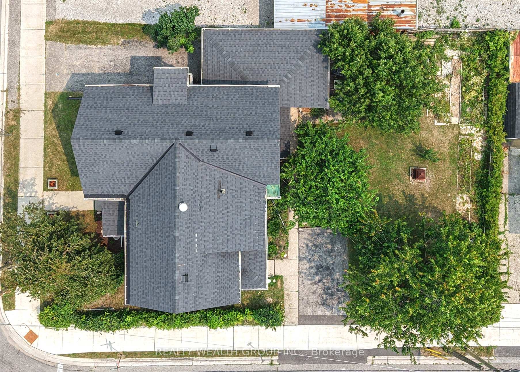 Photo 3 of 23 Penetang Street, Orillia — HOMEH