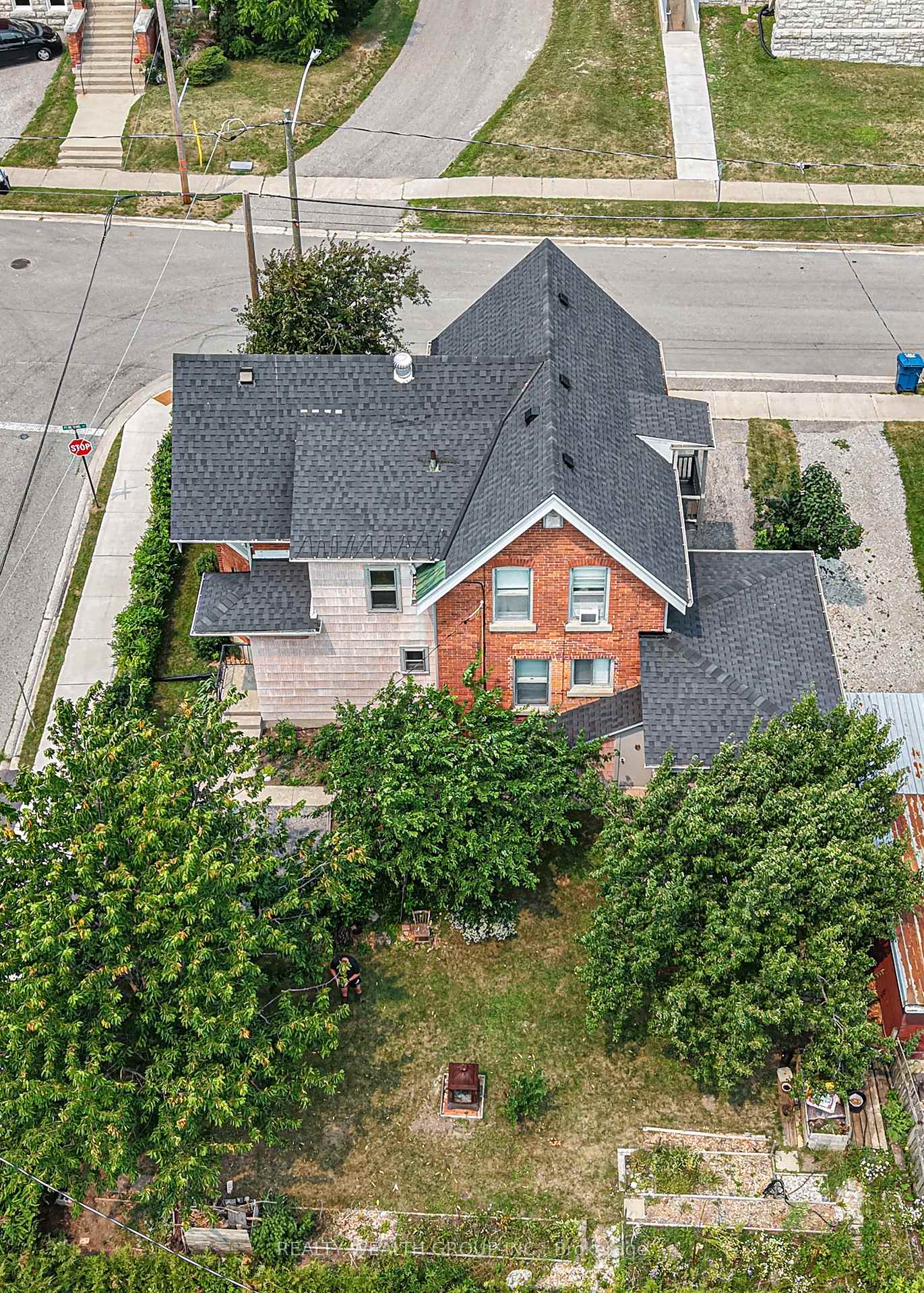 Photo 6 of 23 Penetang Street, Orillia — HOMEH