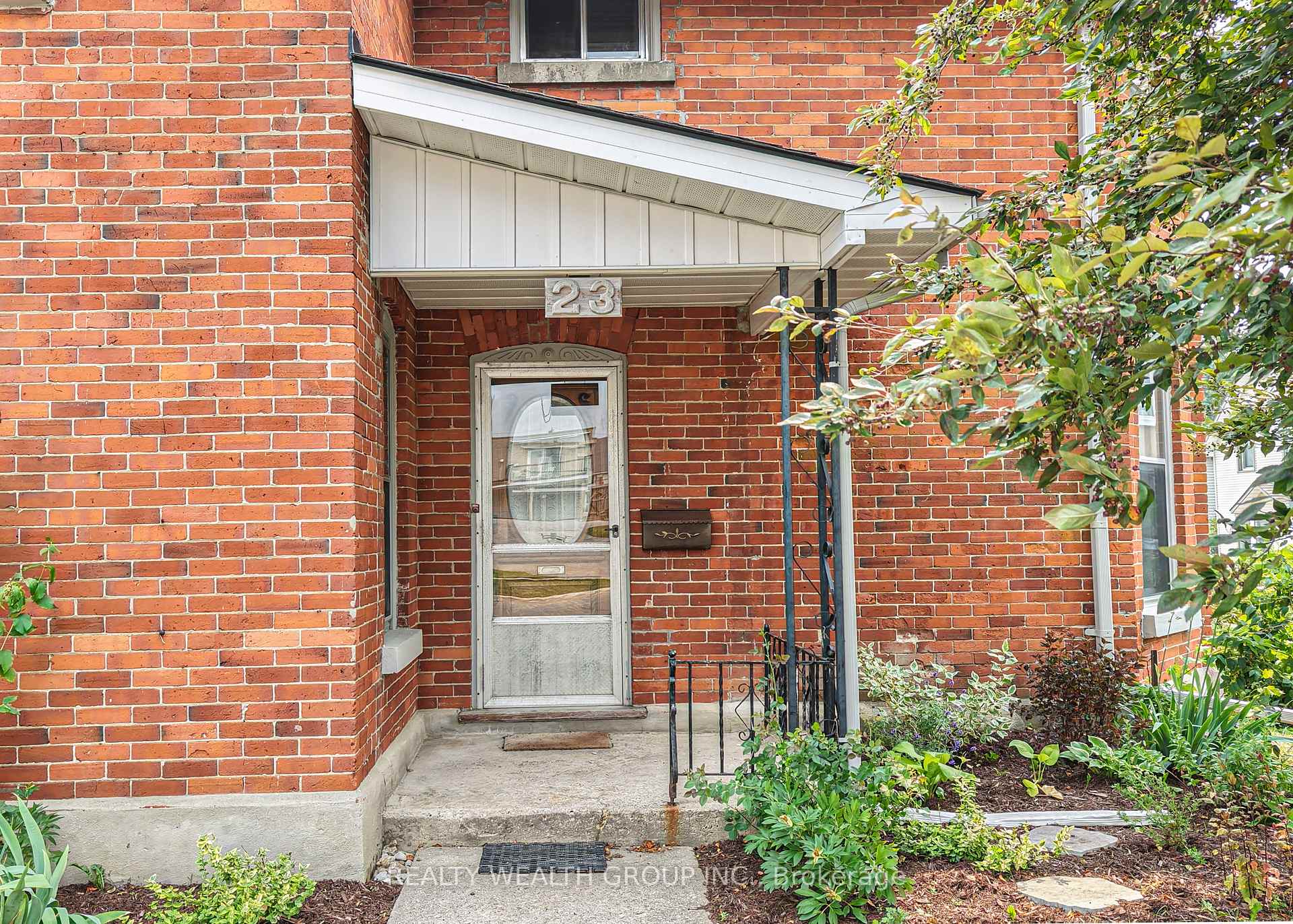 Photo 9 of 23 Penetang Street, Orillia — HOMEH