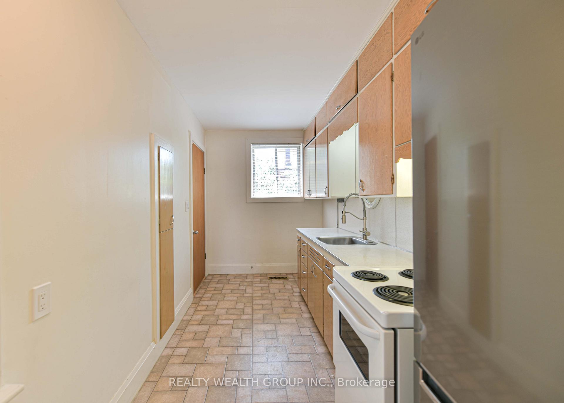 Photo 13 of 23 Penetang Street, Orillia — HOMEH