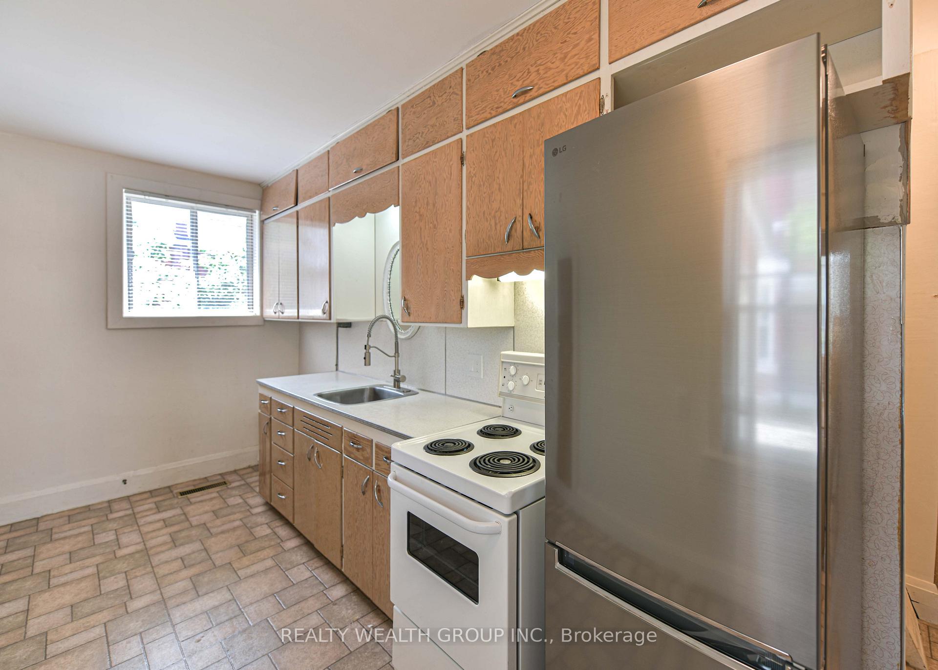Photo 14 of 23 Penetang Street, Orillia — HOMEH