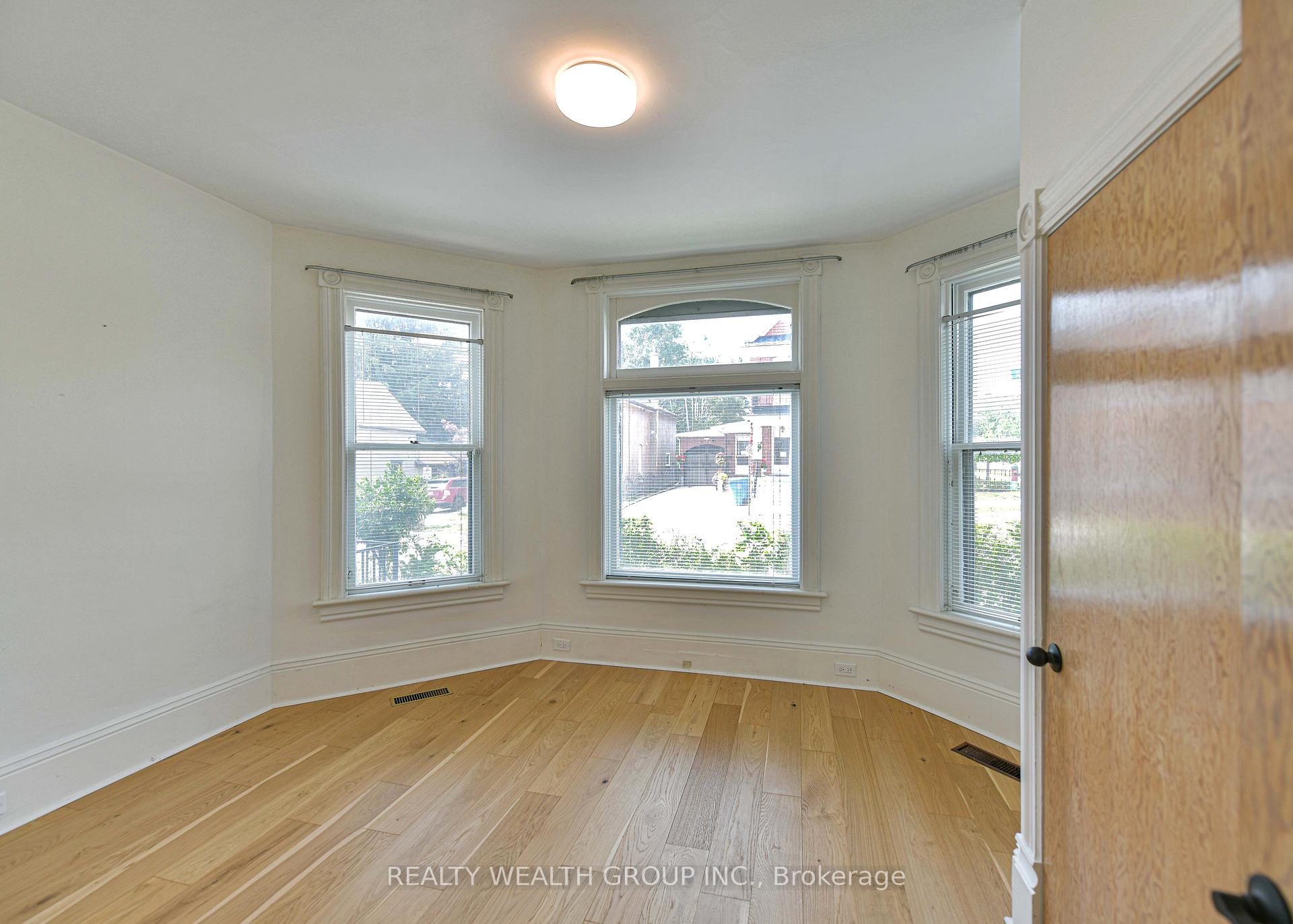 Photo 16 of 23 Penetang Street, Orillia — HOMEH