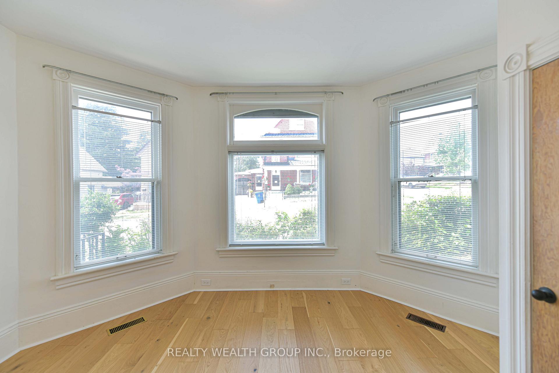 Photo 17 of 23 Penetang Street, Orillia — HOMEH