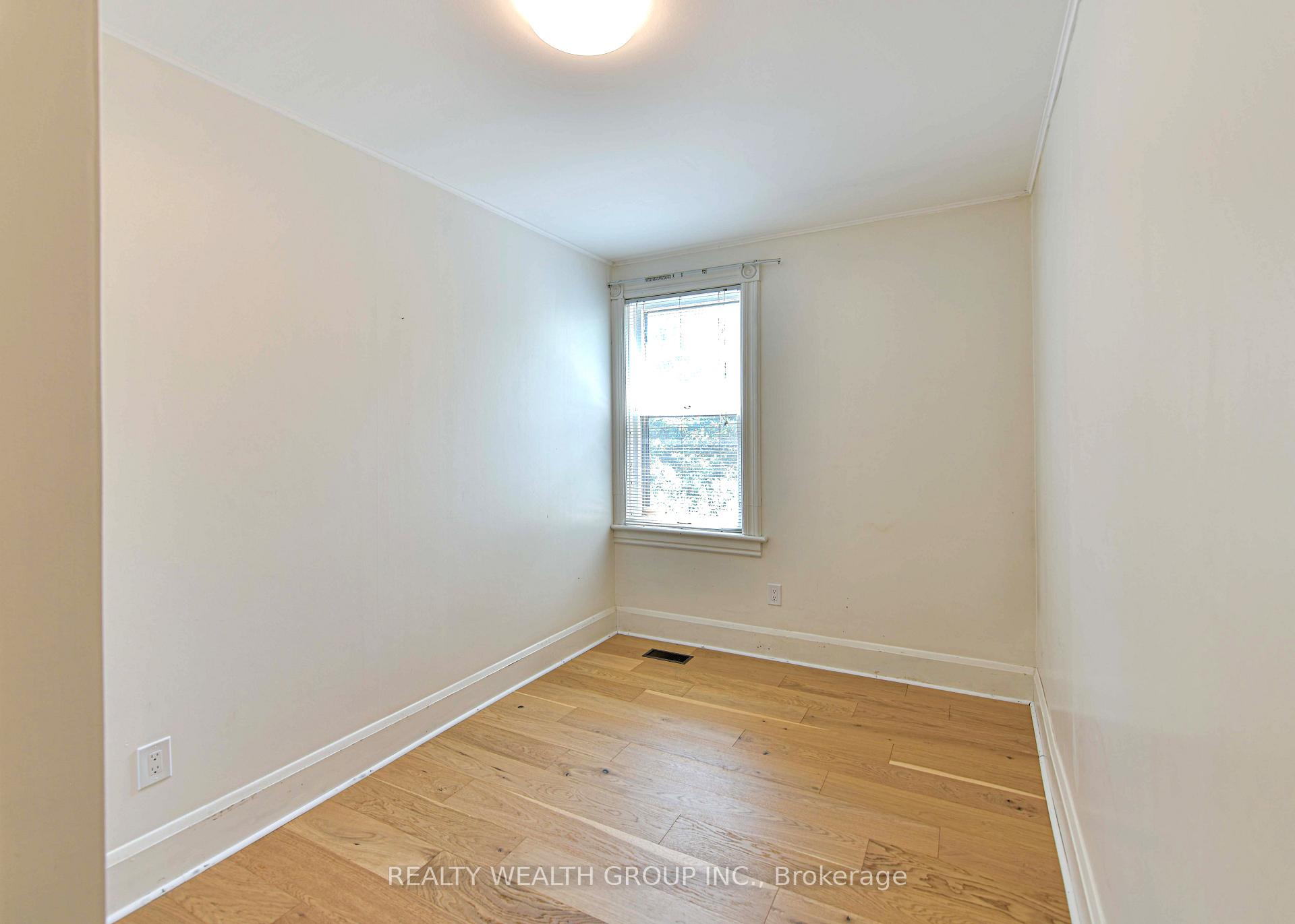 Photo 19 of 23 Penetang Street, Orillia — HOMEH