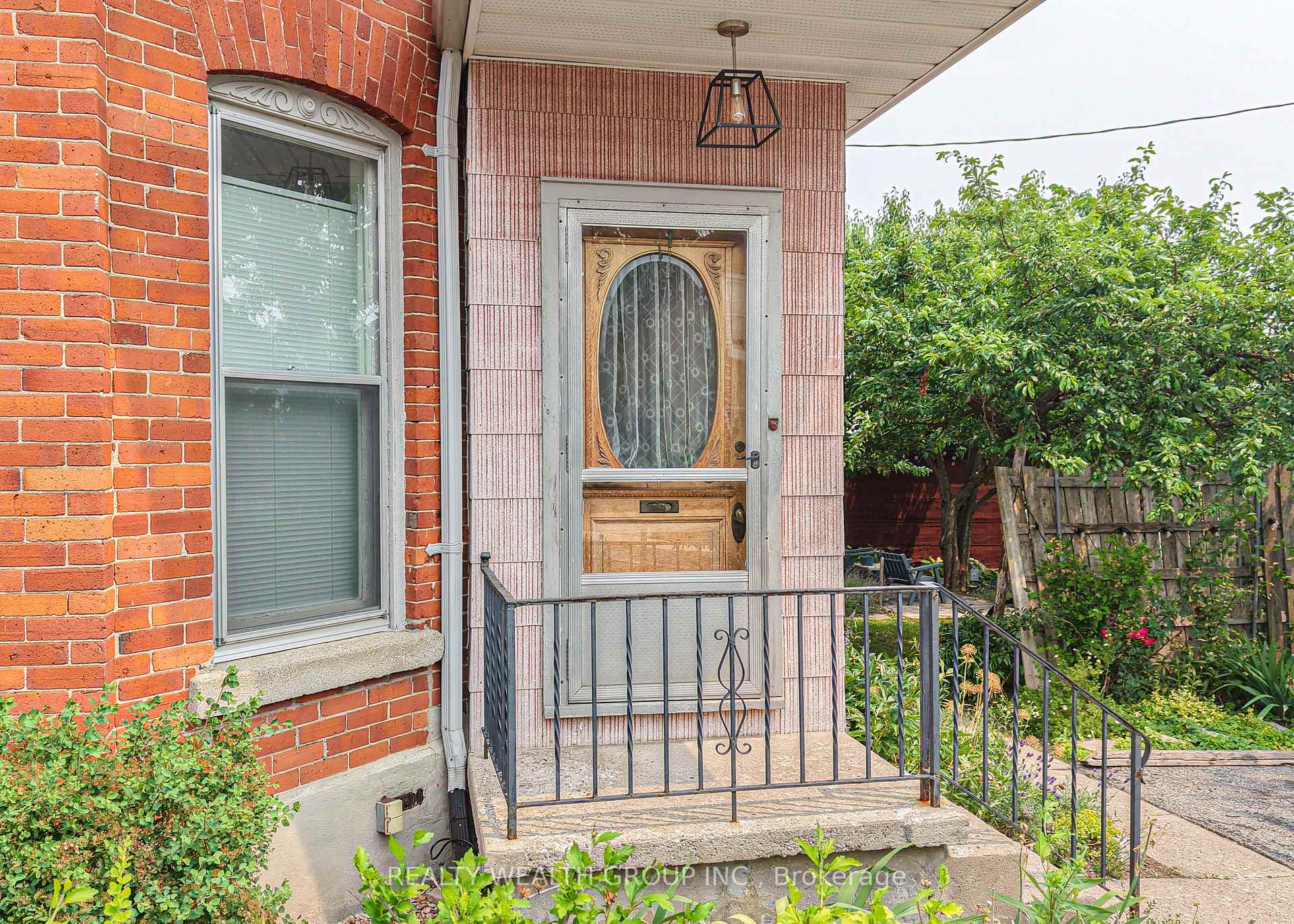 Photo 22 of 23 Penetang Street, Orillia — HOMEH
