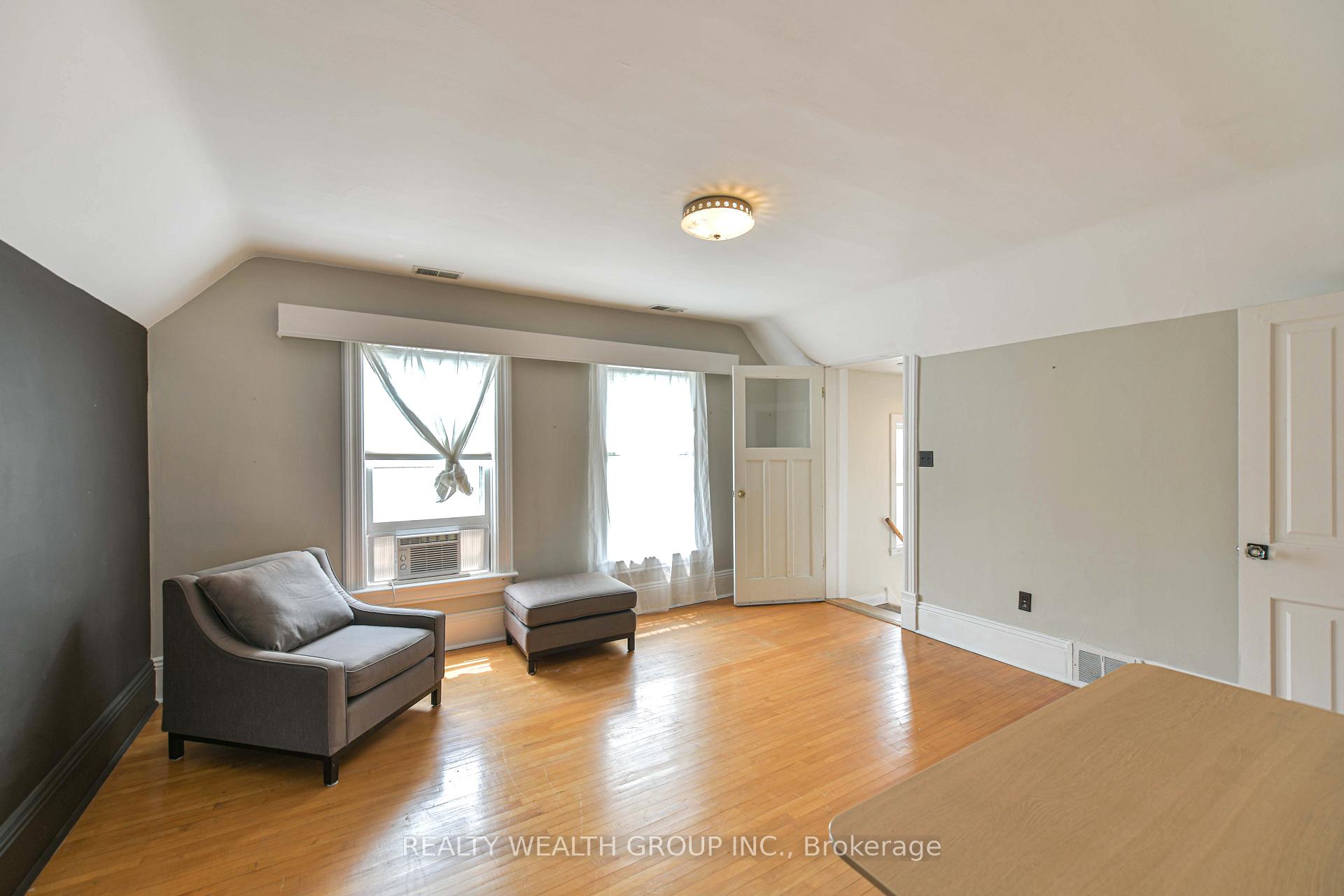 Photo 25 of 23 Penetang Street, Orillia — HOMEH