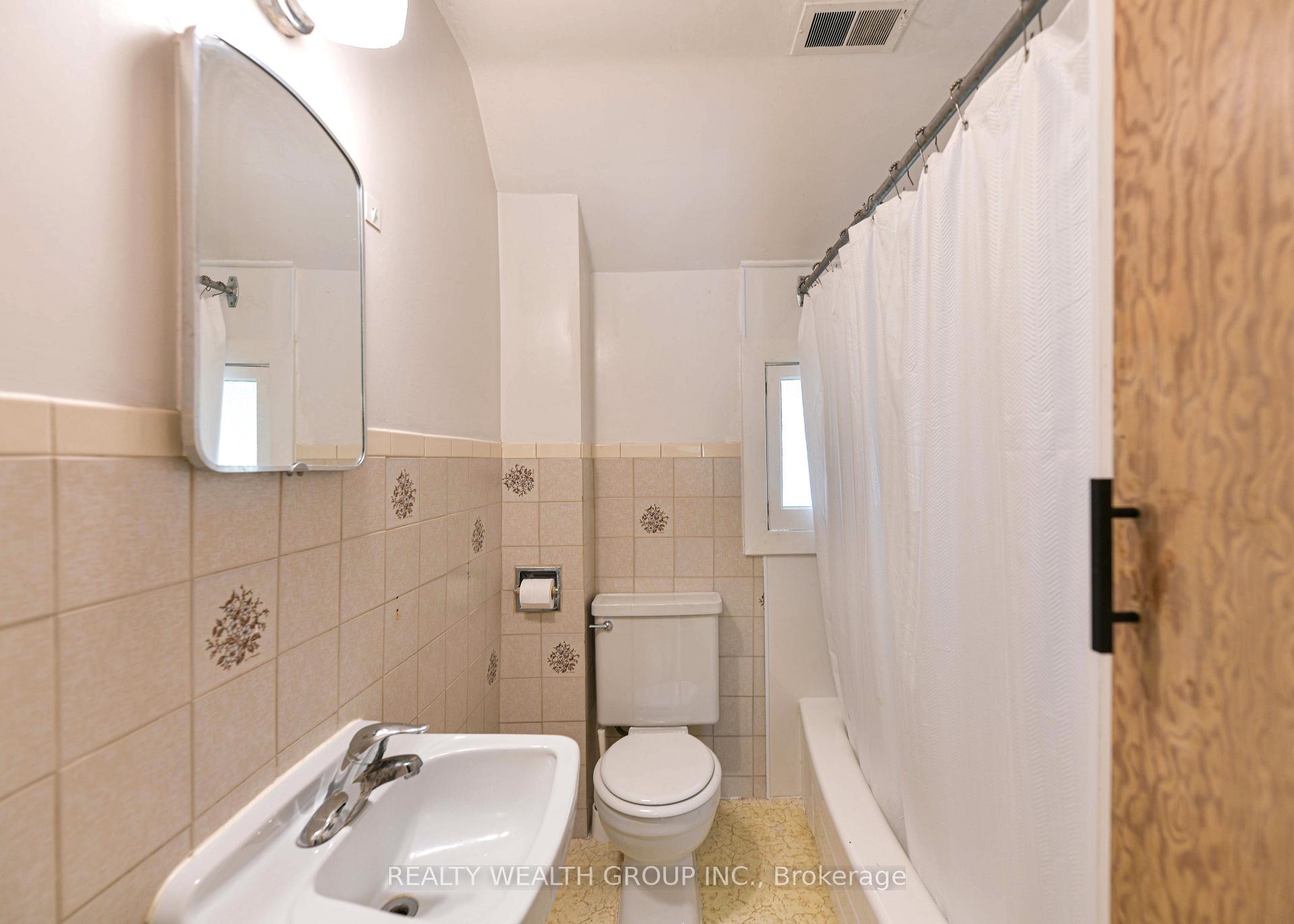 Photo 31 of 23 Penetang Street, Orillia — HOMEH