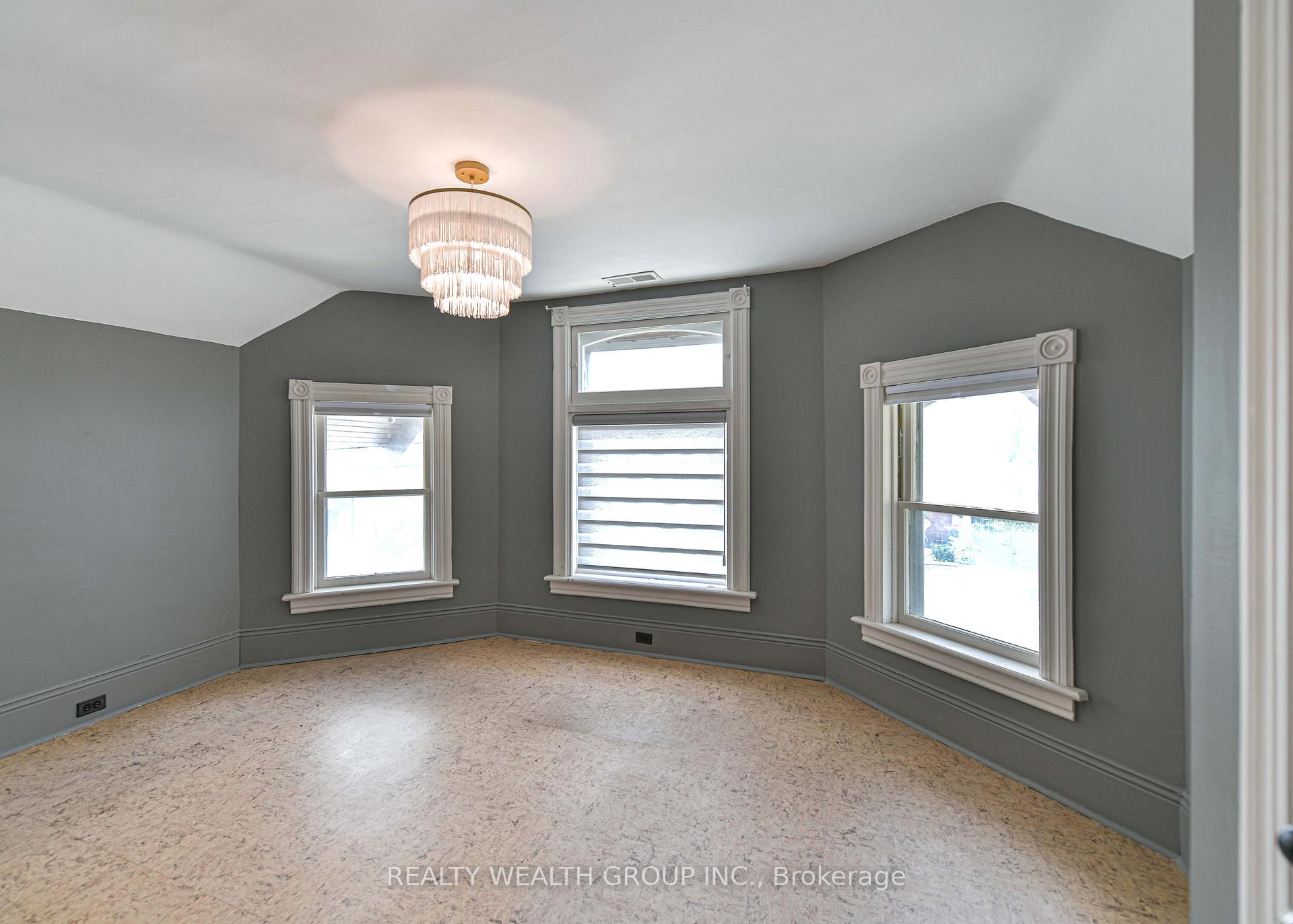 Photo 32 of 23 Penetang Street, Orillia — HOMEH