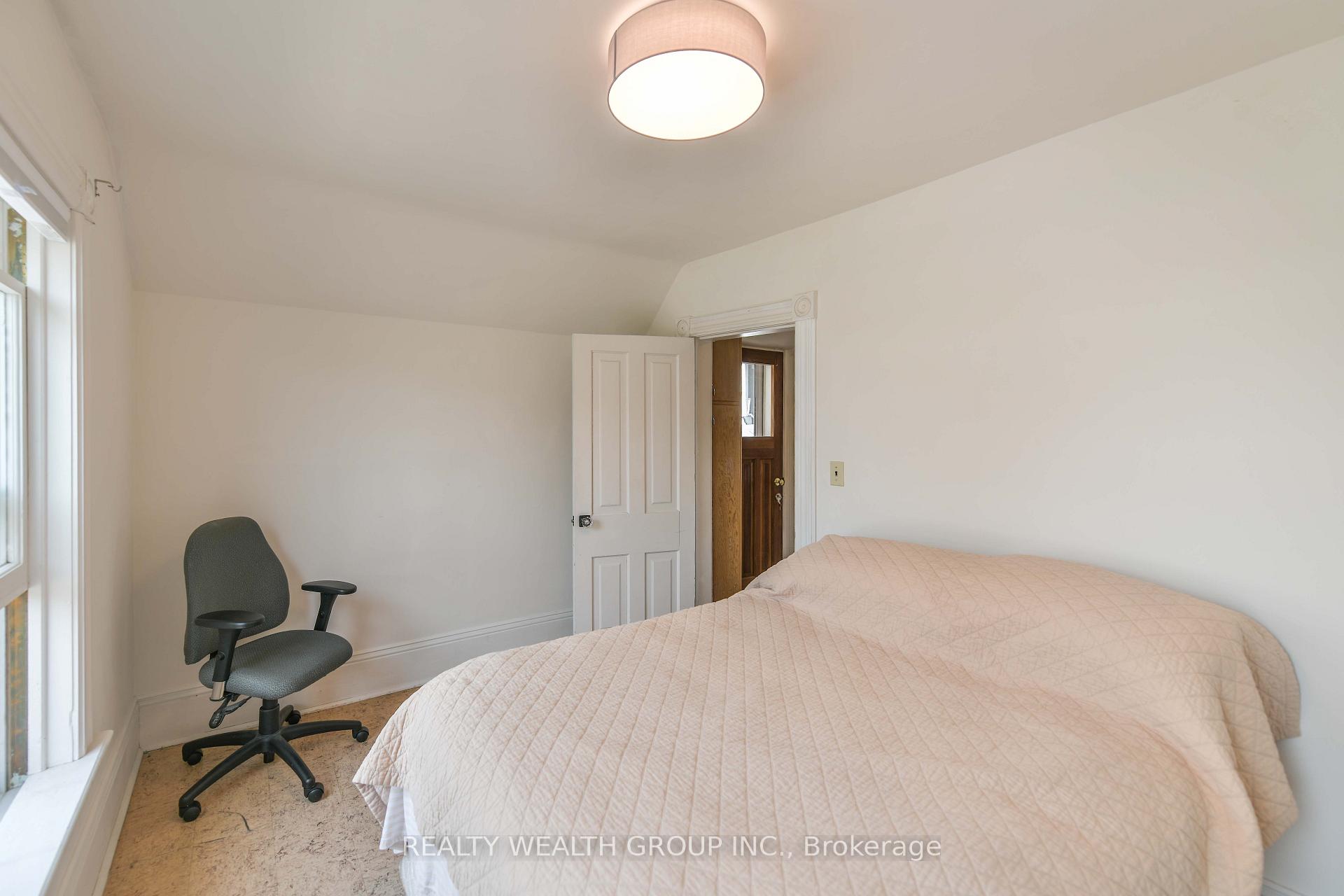 Photo 35 of 23 Penetang Street, Orillia — HOMEH