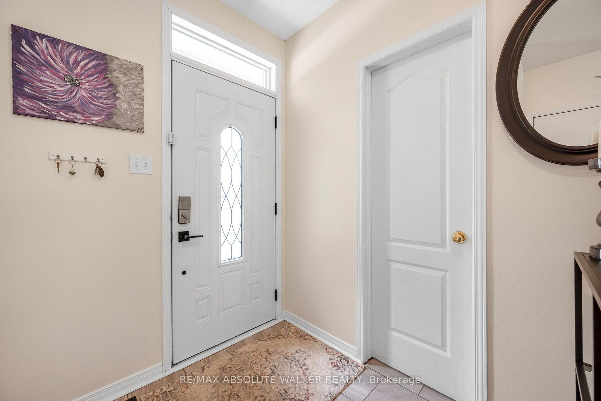 Photo 2 of 32 Roberge Crescent, Ottawa, Kanata - Katimavik — HOMEH