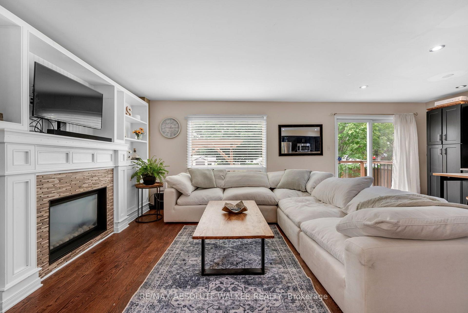 Photo 6 of 32 Roberge Crescent, Ottawa, Kanata - Katimavik — HOMEH