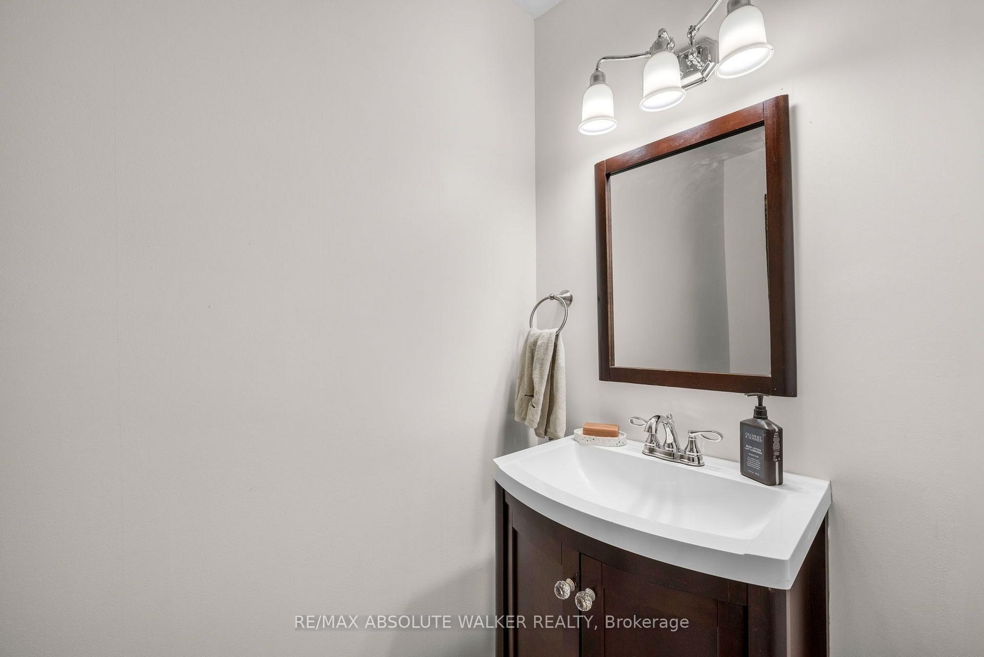 Photo 12 of 32 Roberge Crescent, Ottawa, Kanata - Katimavik — HOMEH