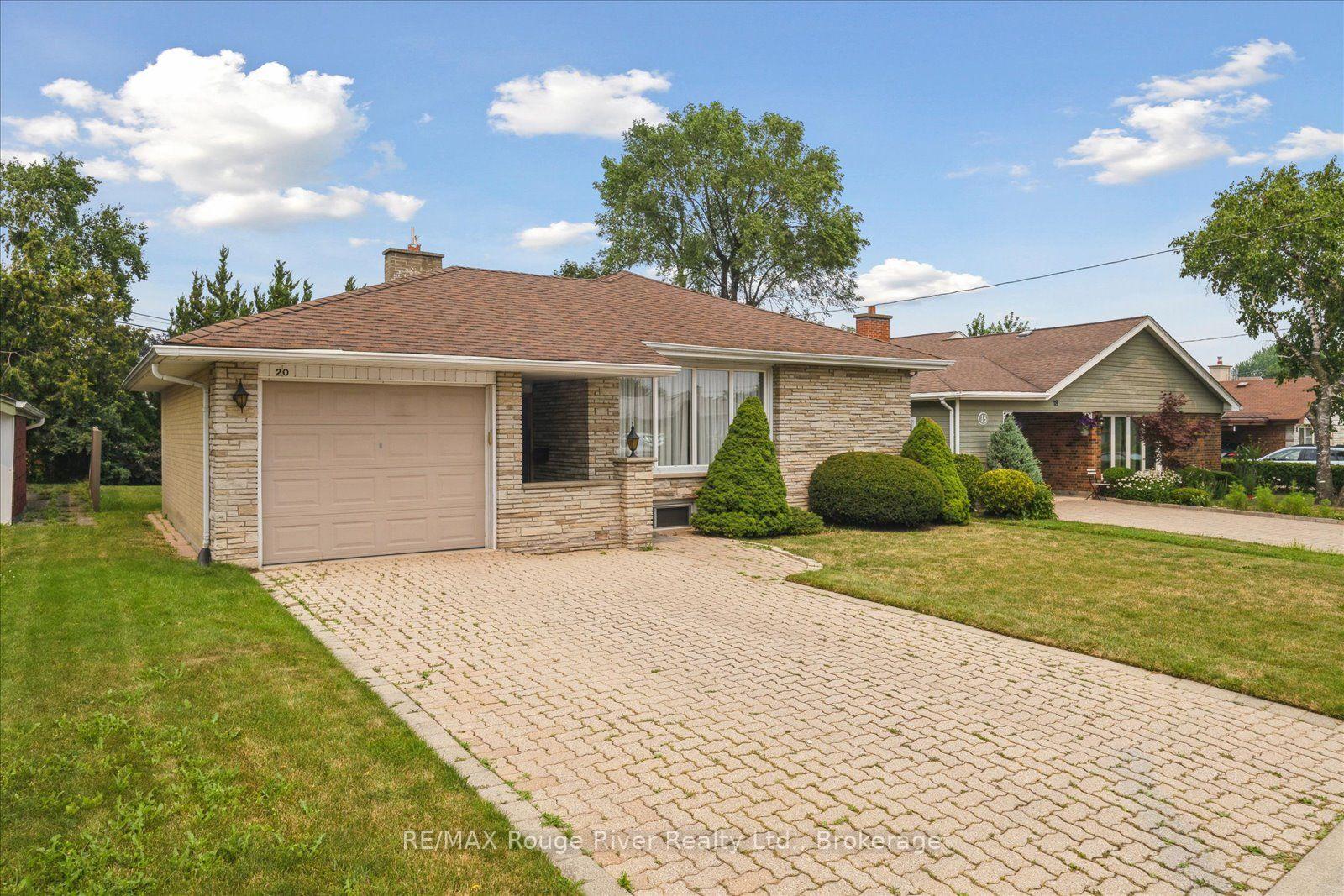 Photo 2 of 20 Tayrow Road, Etobicoke, Rexdale-Kipling — HOMEH