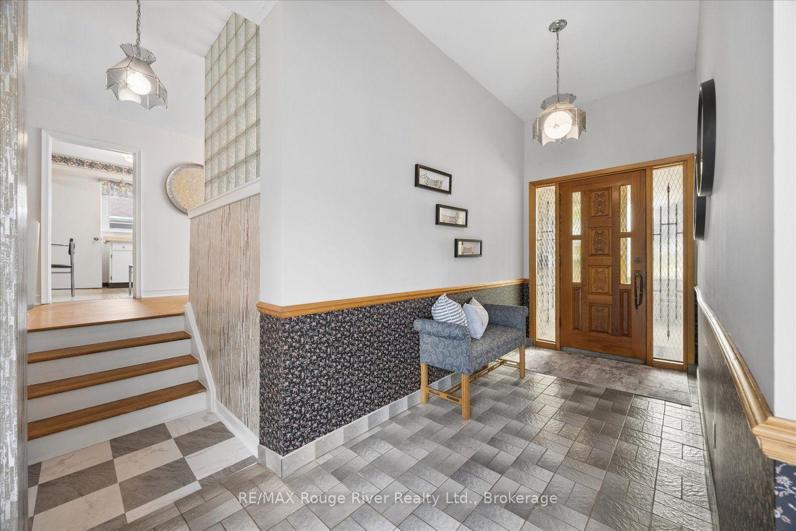 Photo 5 of 20 Tayrow Road, Etobicoke, Rexdale-Kipling — HOMEH