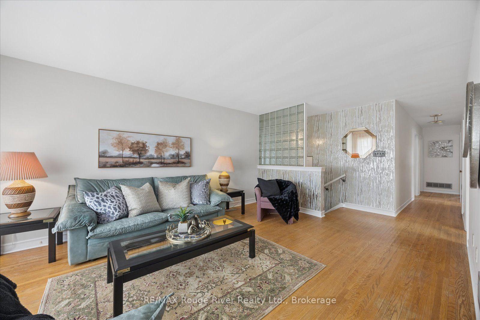 Photo 8 of 20 Tayrow Road, Etobicoke, Rexdale-Kipling — HOMEH
