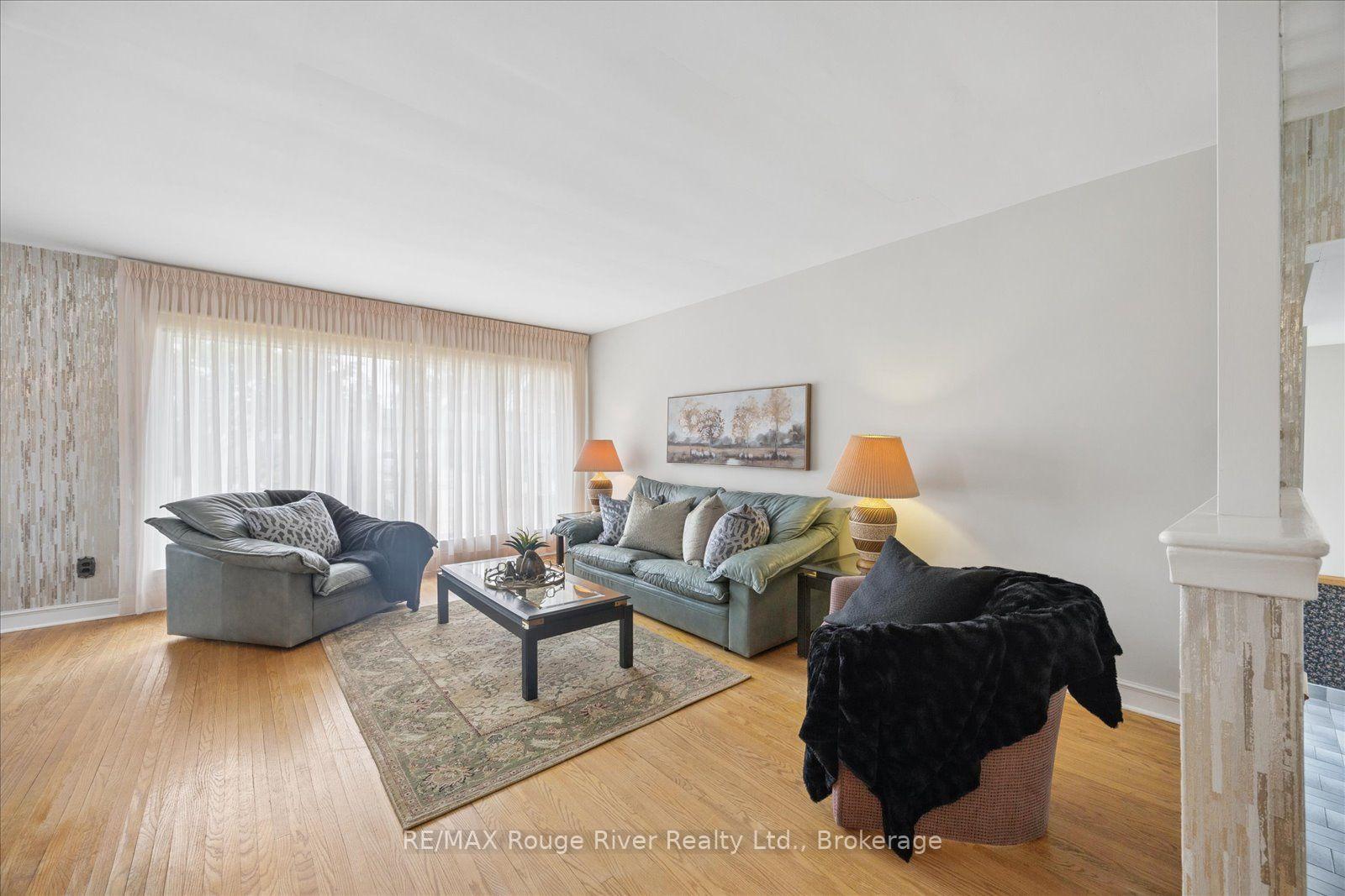 Photo 9 of 20 Tayrow Road, Etobicoke, Rexdale-Kipling — HOMEH