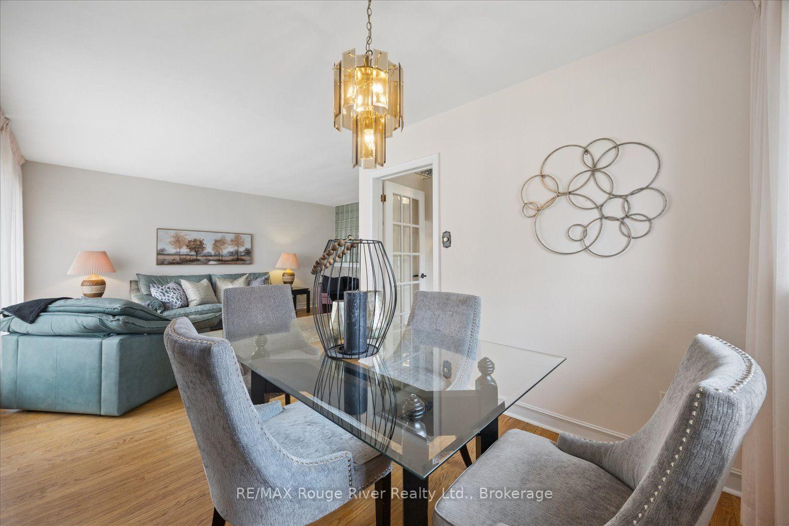 Photo 13 of 20 Tayrow Road, Etobicoke, Rexdale-Kipling — HOMEH