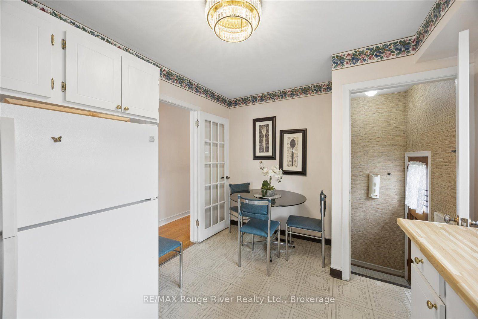 Photo 18 of 20 Tayrow Road, Etobicoke, Rexdale-Kipling — HOMEH
