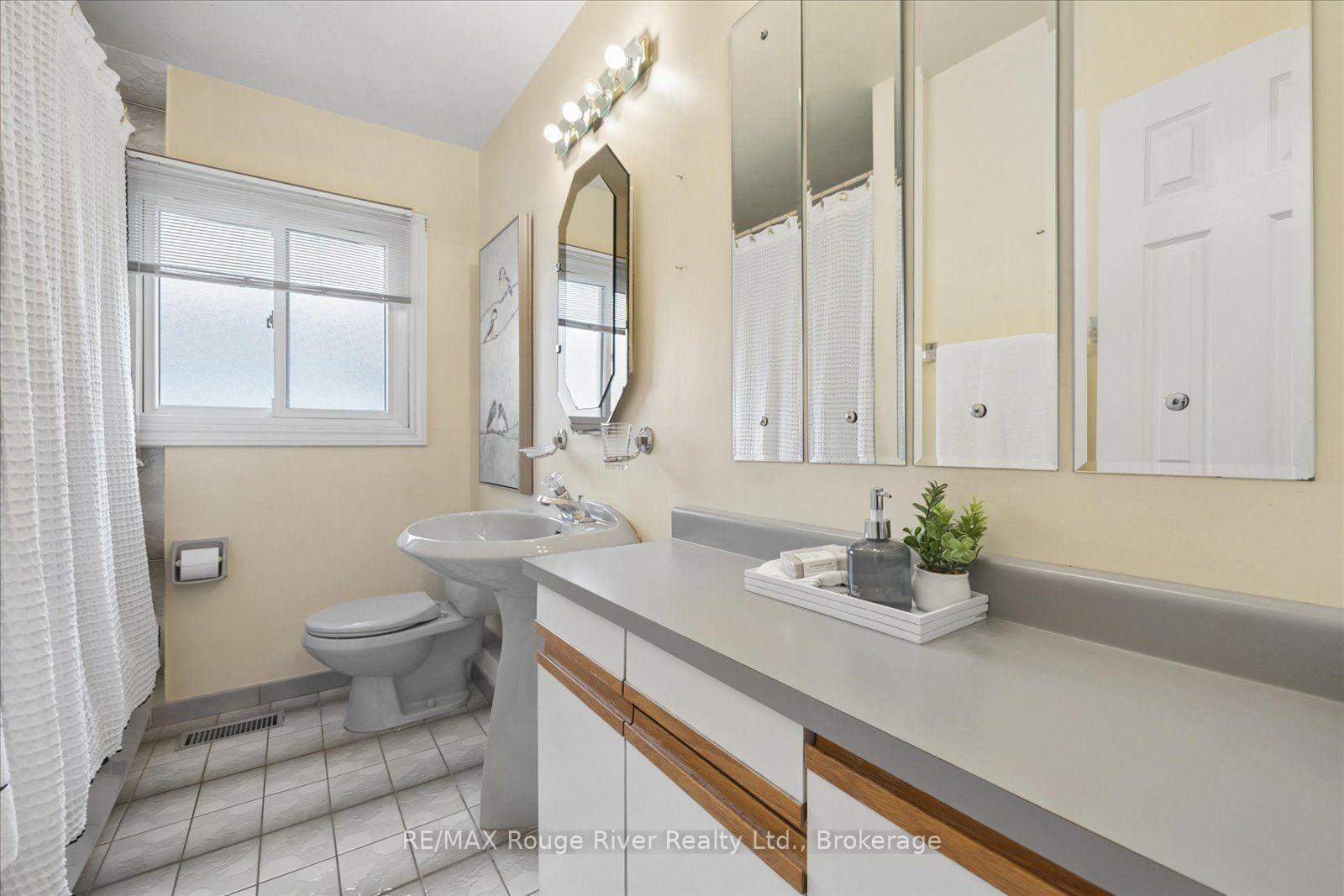 Photo 22 of 20 Tayrow Road, Etobicoke, Rexdale-Kipling — HOMEH