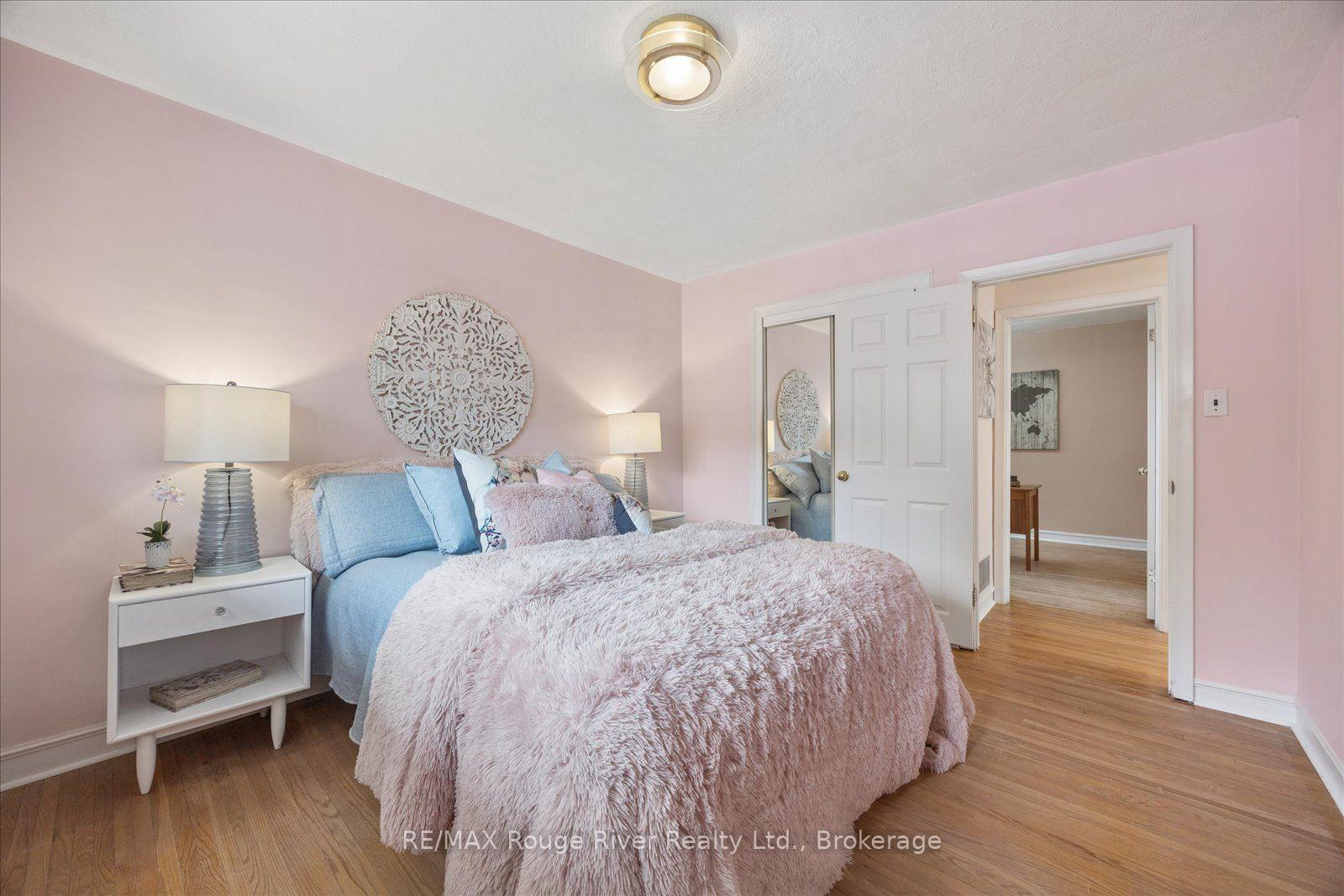 Photo 25 of 20 Tayrow Road, Etobicoke, Rexdale-Kipling — HOMEH