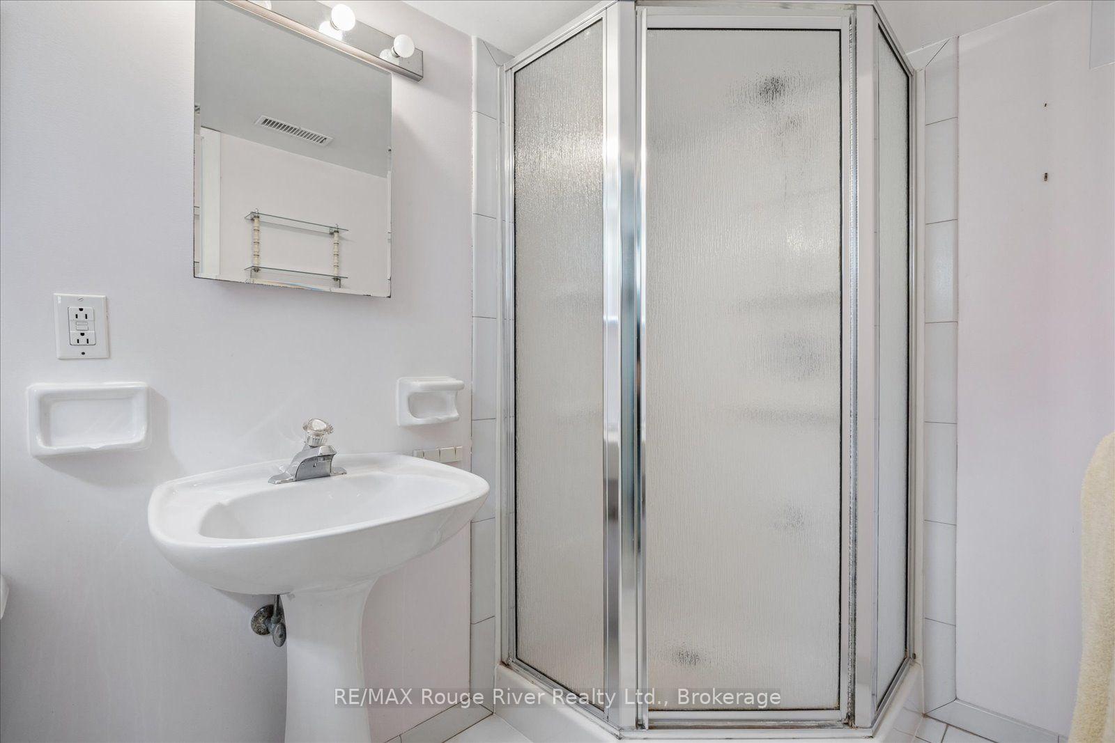 Photo 31 of 20 Tayrow Road, Etobicoke, Rexdale-Kipling — HOMEH