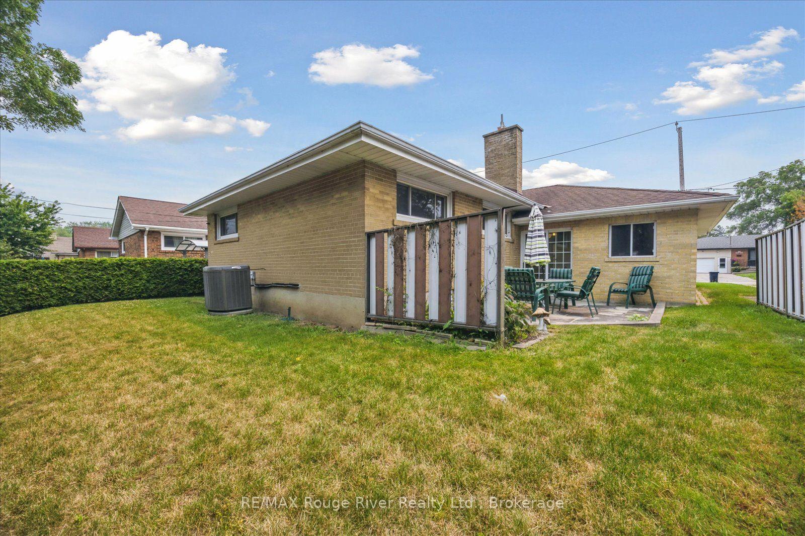 Photo 37 of 20 Tayrow Road, Etobicoke, Rexdale-Kipling — HOMEH