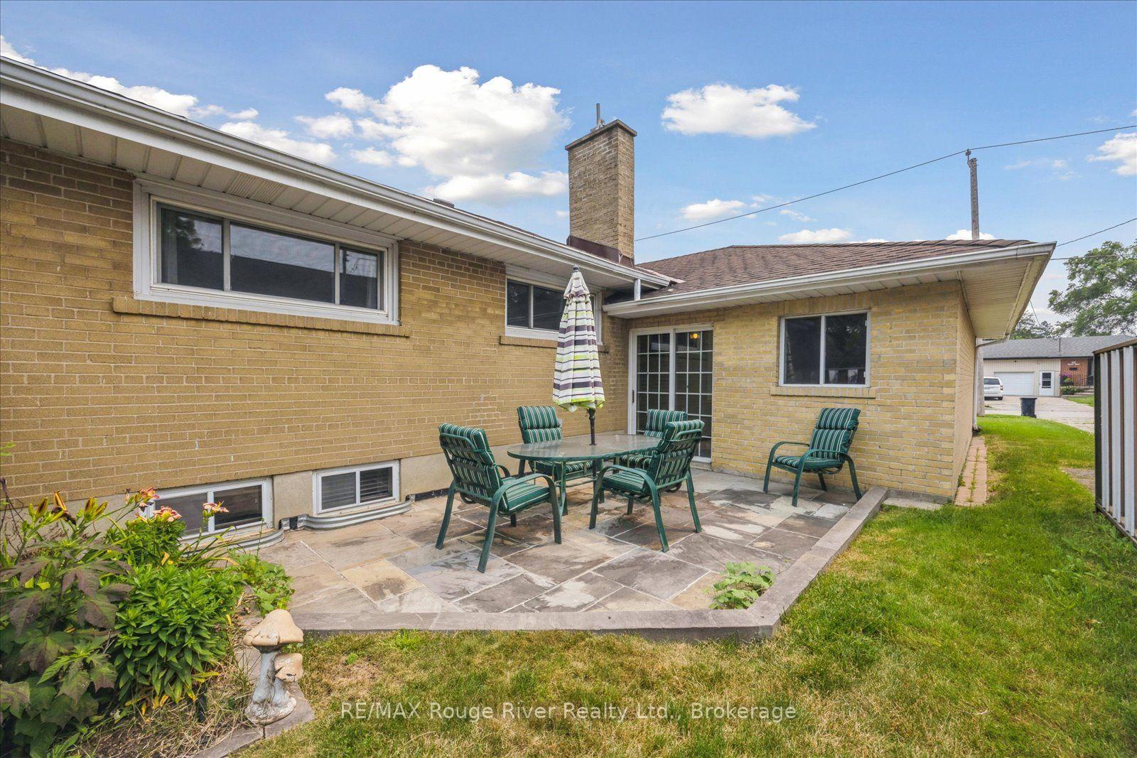 Photo 38 of 20 Tayrow Road, Etobicoke, Rexdale-Kipling — HOMEH
