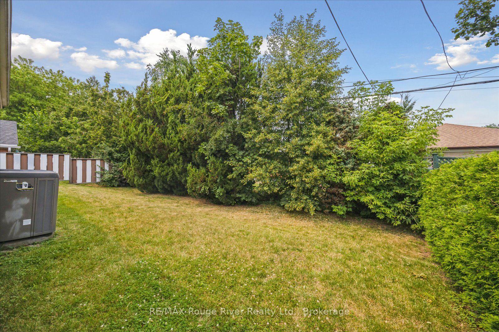 Photo 39 of 20 Tayrow Road, Etobicoke, Rexdale-Kipling — HOMEH