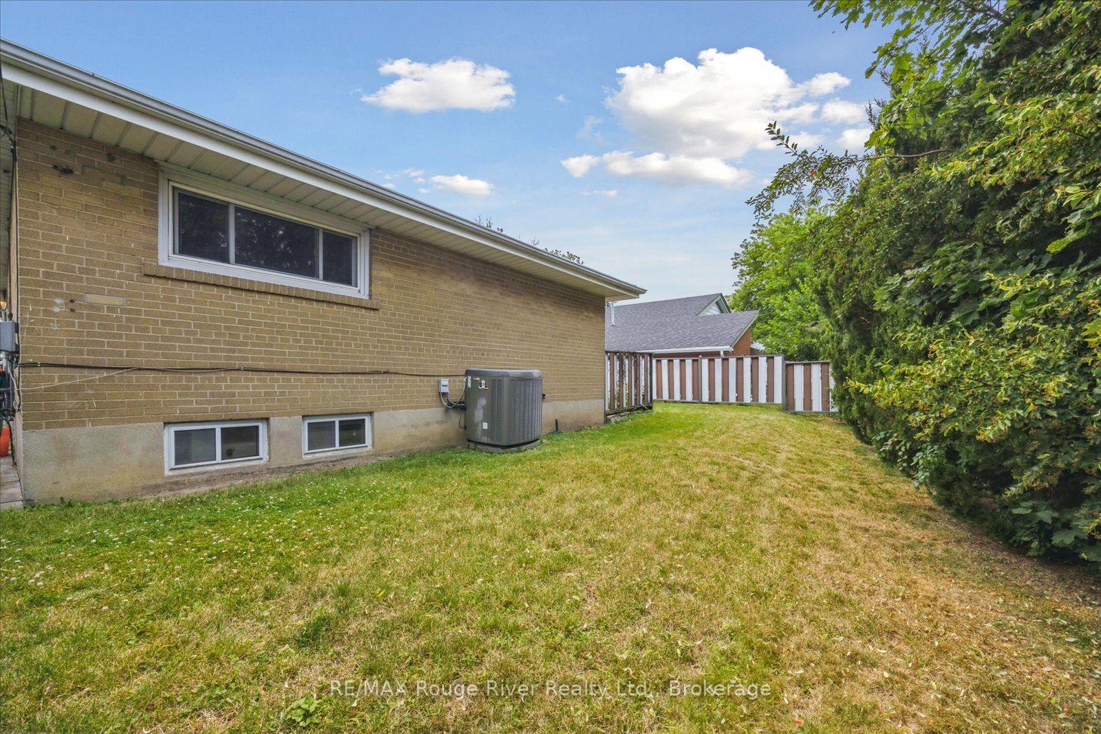 Photo 40 of 20 Tayrow Road, Etobicoke, Rexdale-Kipling — HOMEH