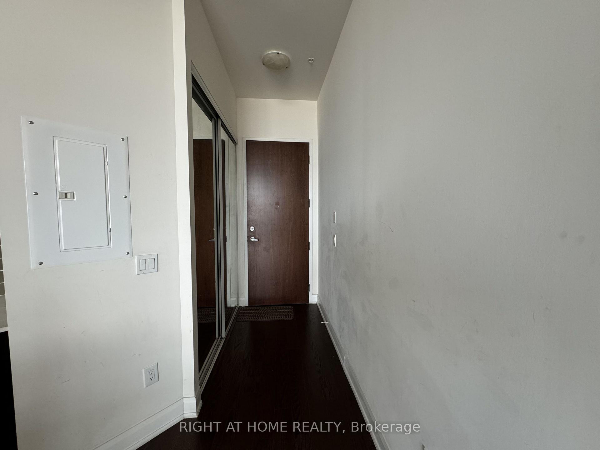 Photo 2 of Unit 720, 2480 Prince Michael Drive, Oakville, Joshua Creek — HOMEH