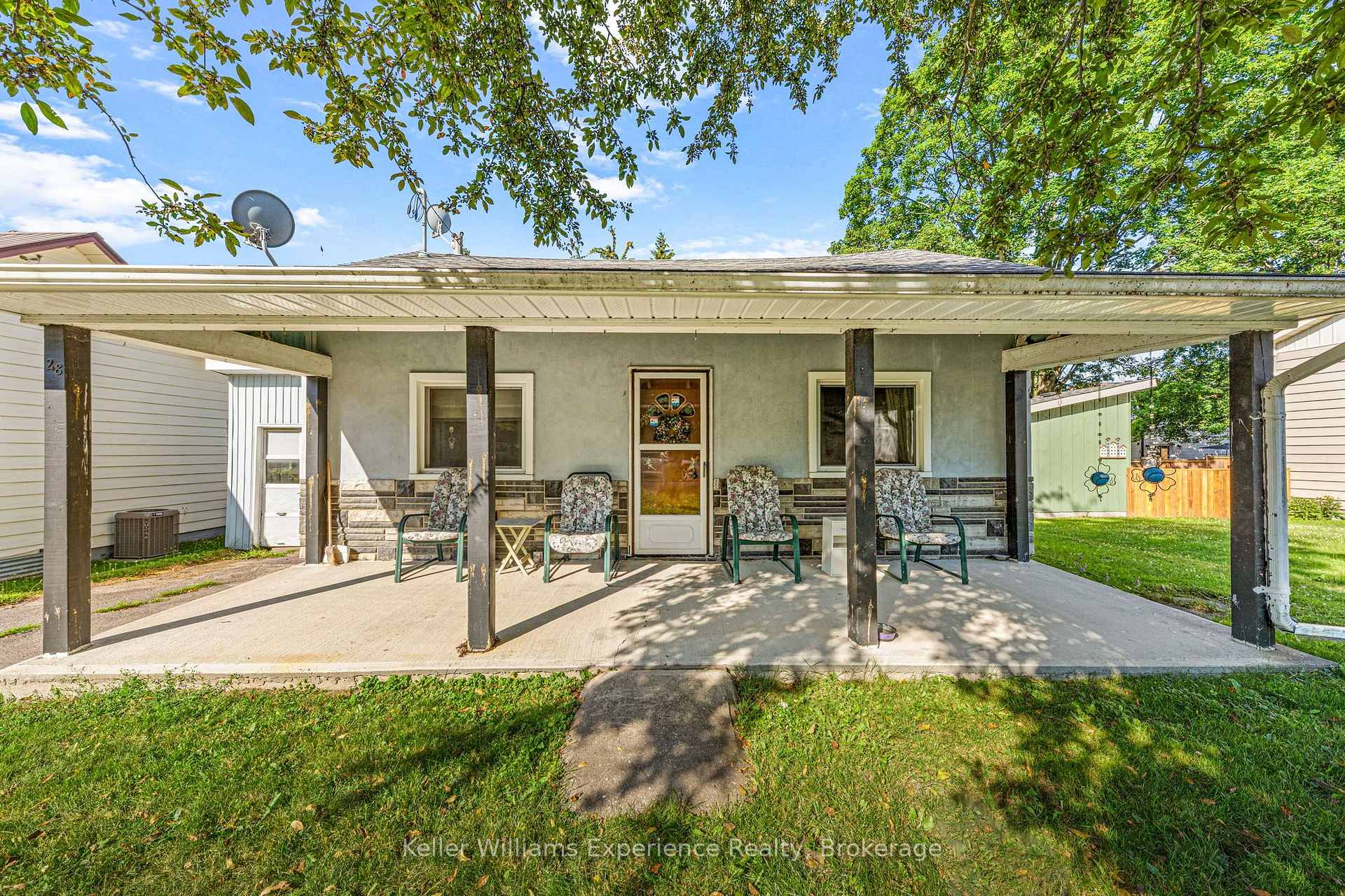 Photo 3 of 28 Harriet Street, Penetanguishene — HOMEH