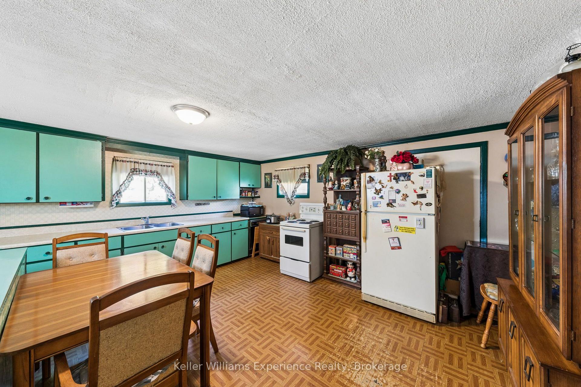 Photo 10 of 28 Harriet Street, Penetanguishene — HOMEH