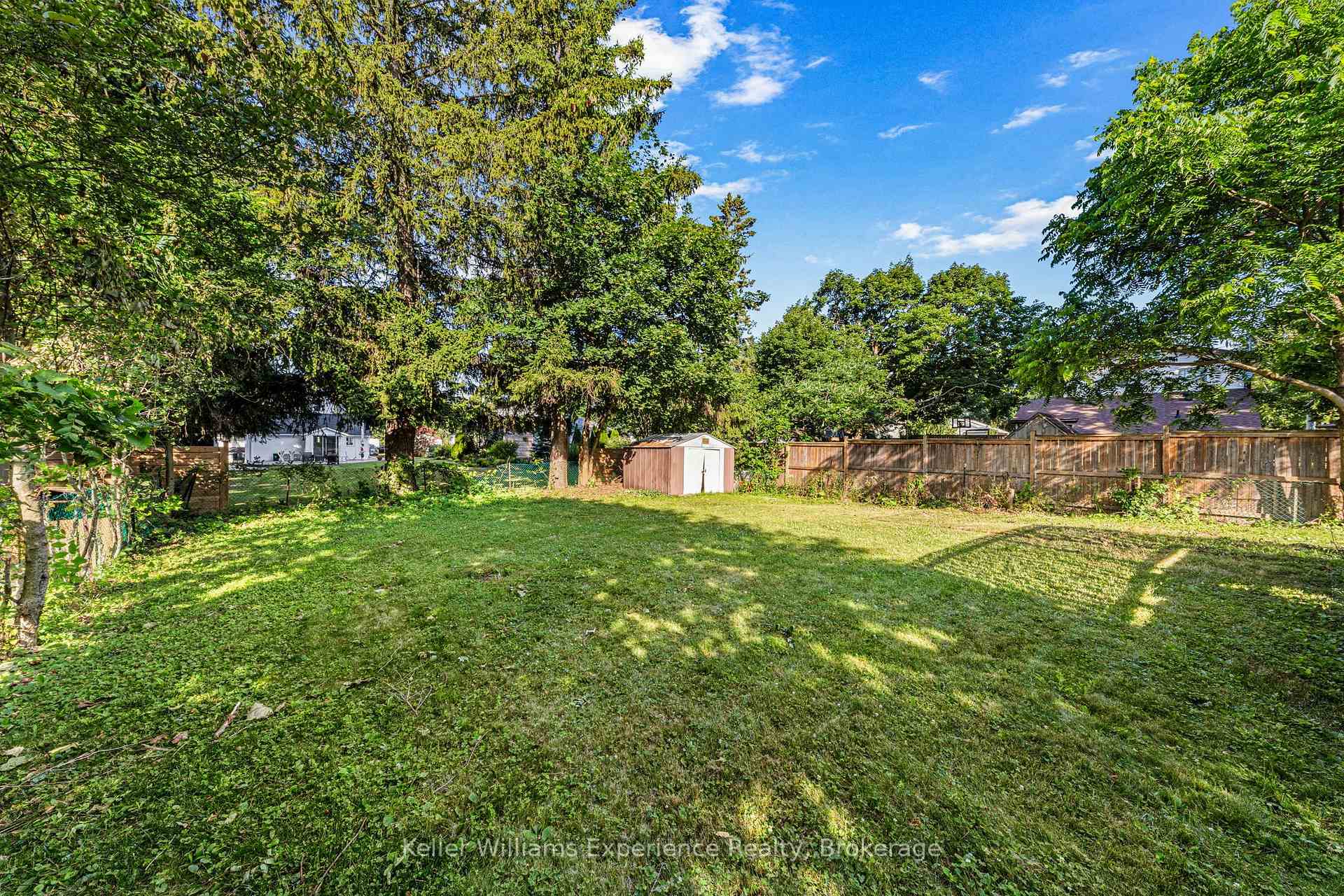 Photo 14 of 28 Harriet Street, Penetanguishene — HOMEH