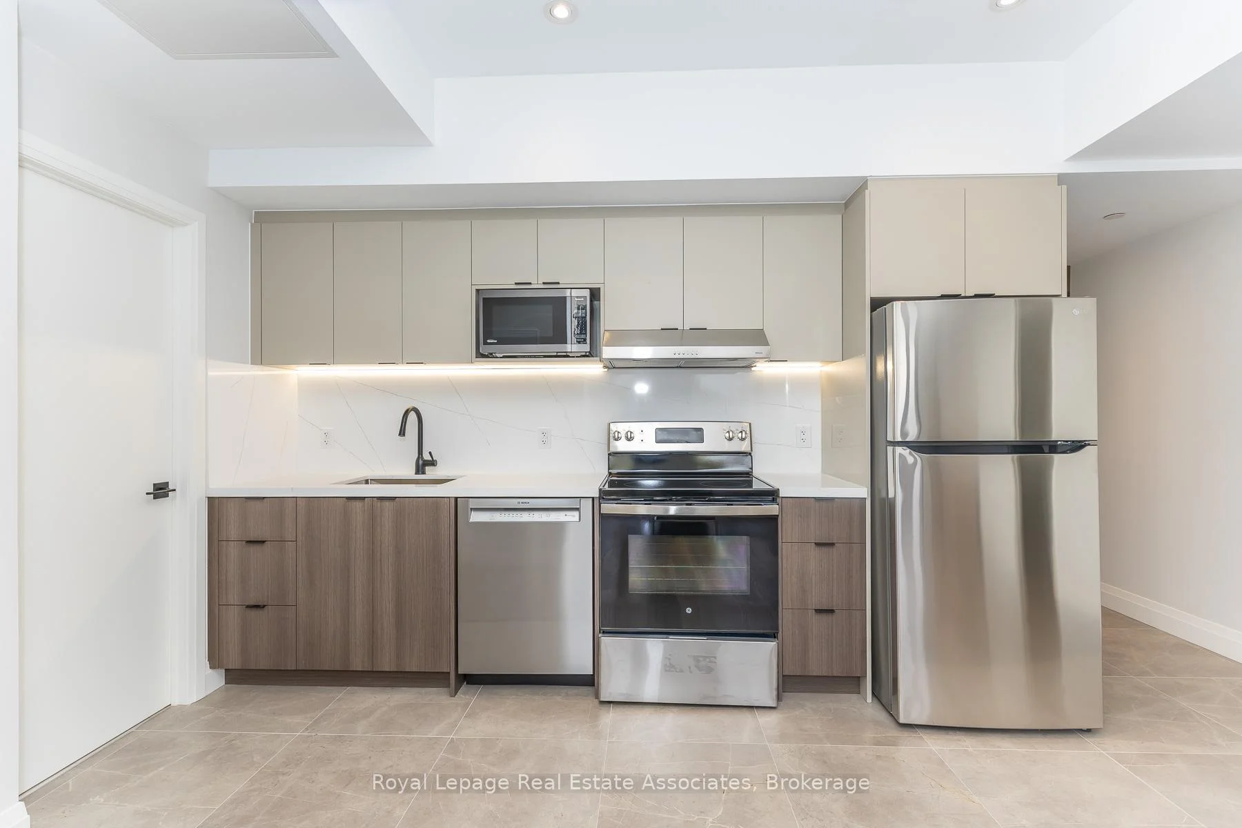 Photo 14 of Unit 402, 1000 Bathurst Street, Toronto, The Annex — HOMEH