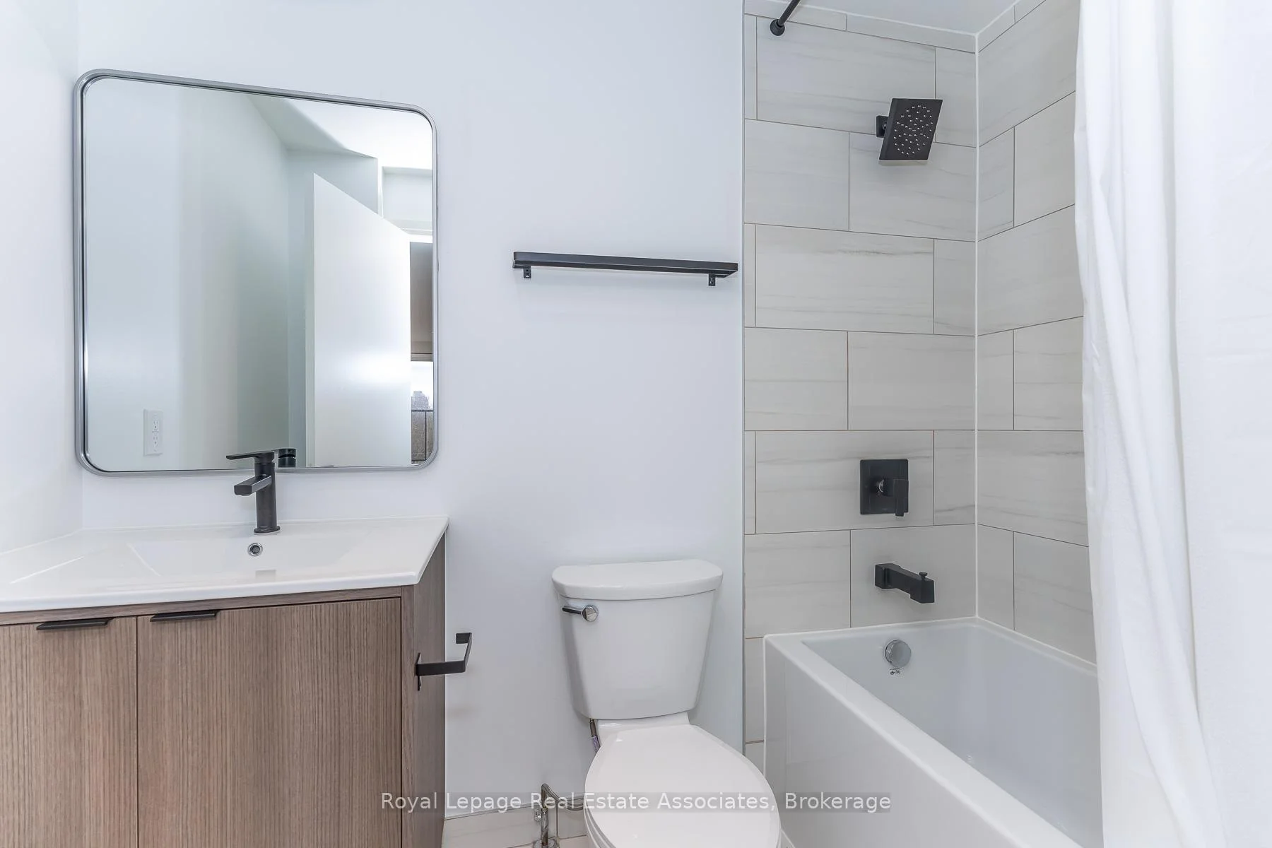 Photo 23 of Unit 402, 1000 Bathurst Street, Toronto, The Annex — HOMEH