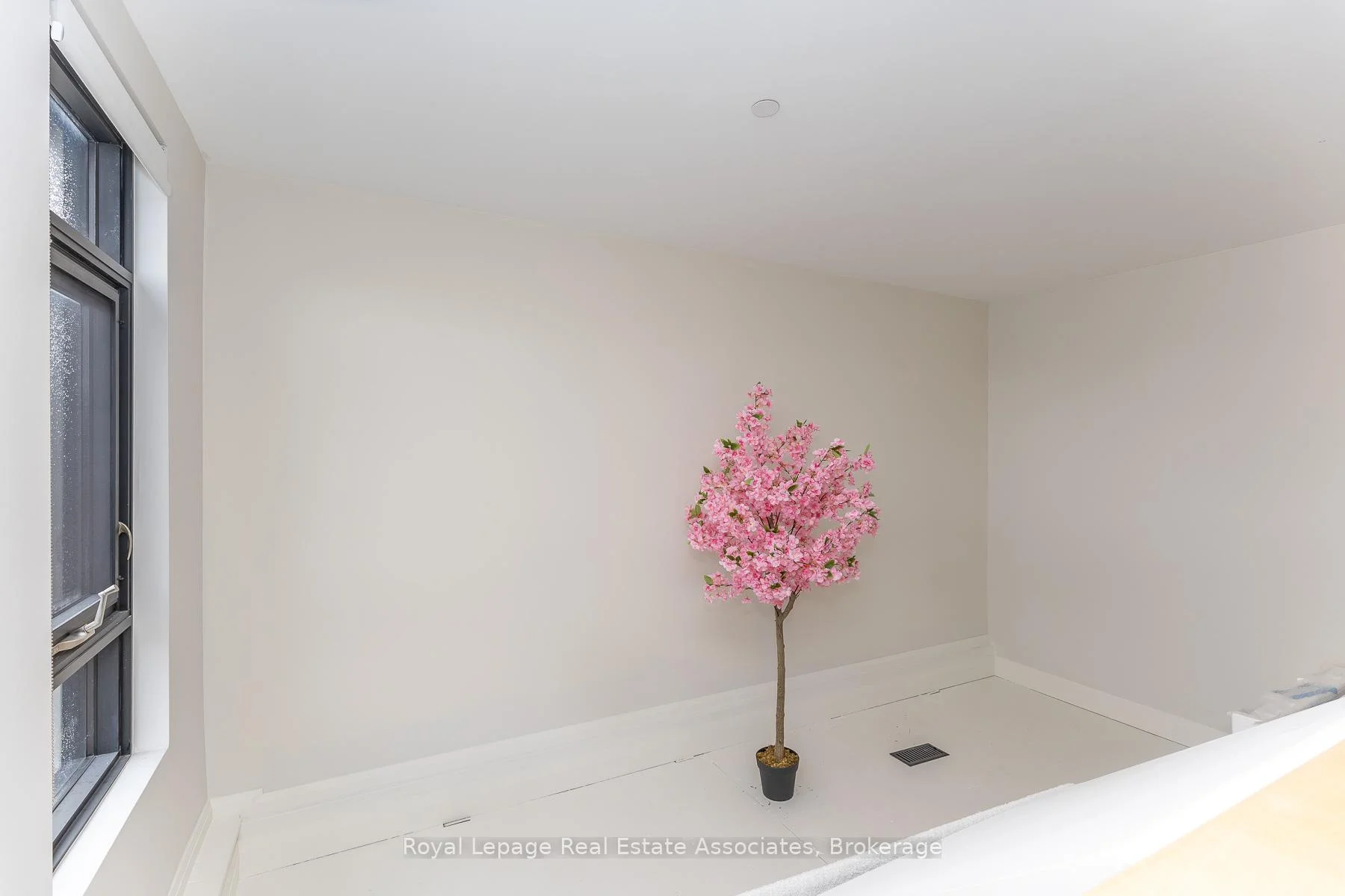 Photo 29 of Unit 402, 1000 Bathurst Street, Toronto, The Annex — HOMEH
