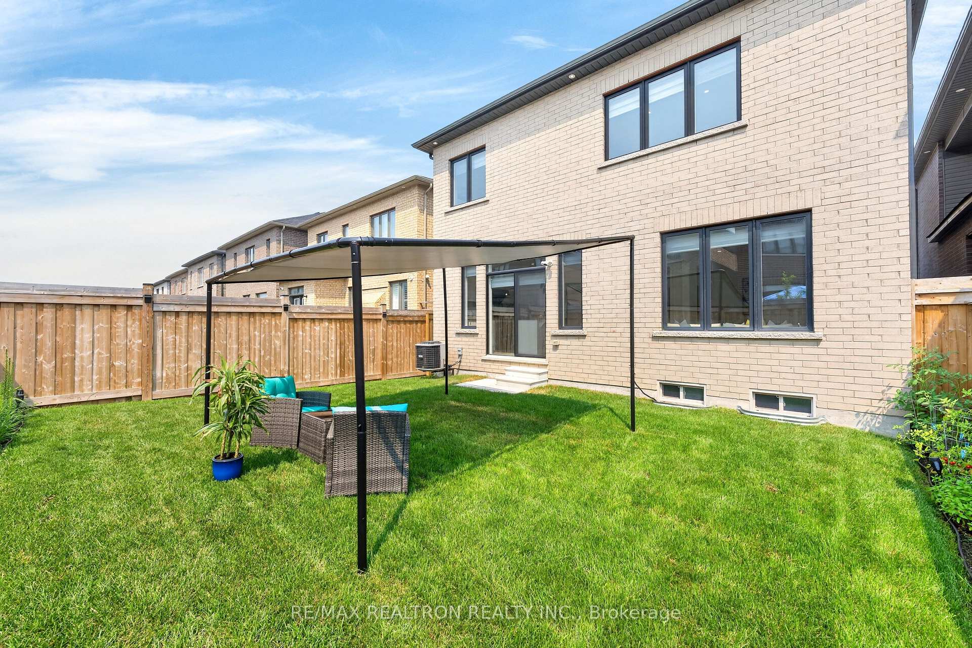 Photo 27 of 117 Micklefield Avenue, Whitby, Rural Whitby — HOMEH