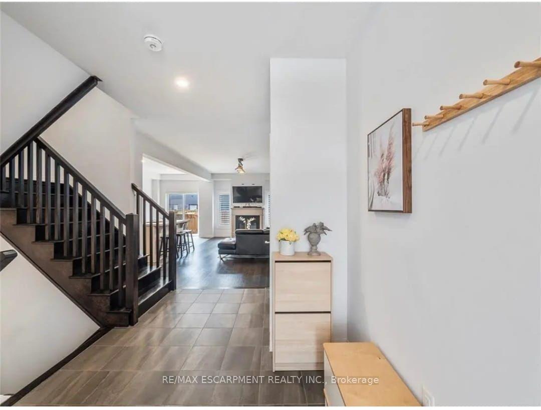 Photo 2 of 79 Greenwich Avenue, Hamilton, Stoney Creek Mountain — HOMEH