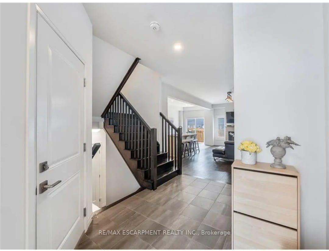 Photo 3 of 79 Greenwich Avenue, Hamilton, Stoney Creek Mountain — HOMEH
