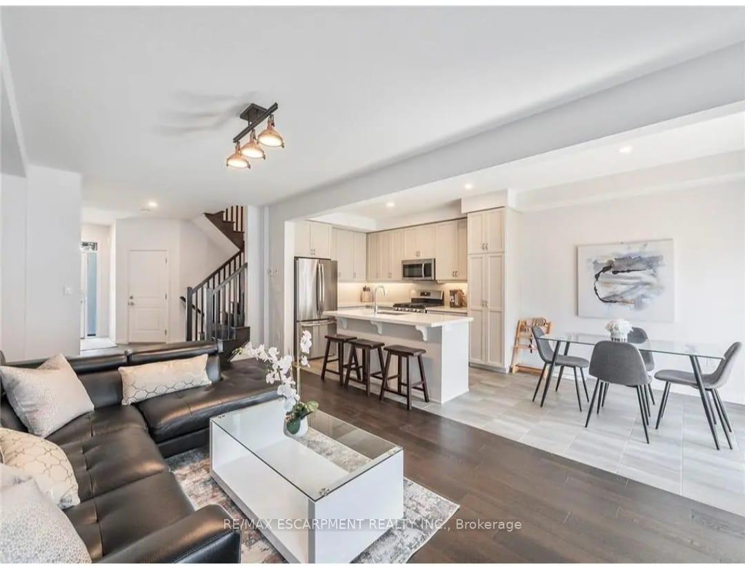 Photo 4 of 79 Greenwich Avenue, Hamilton, Stoney Creek Mountain — HOMEH