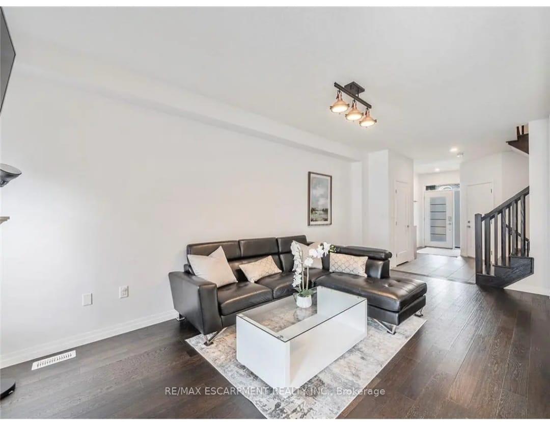 Photo 5 of 79 Greenwich Avenue, Hamilton, Stoney Creek Mountain — HOMEH