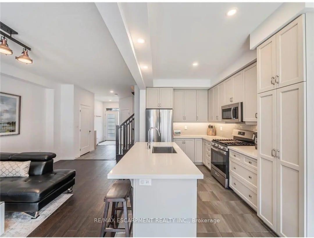 Photo 6 of 79 Greenwich Avenue, Hamilton, Stoney Creek Mountain — HOMEH