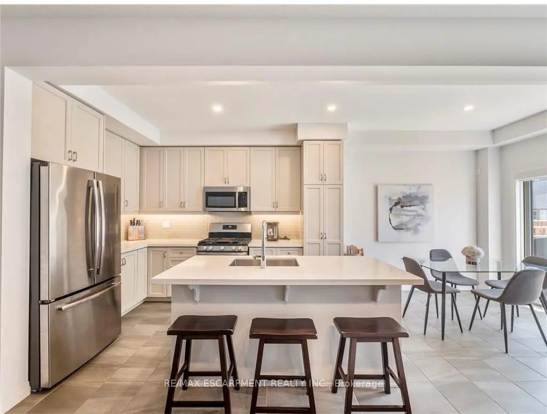 Photo 8 of 79 Greenwich Avenue, Hamilton, Stoney Creek Mountain — HOMEH