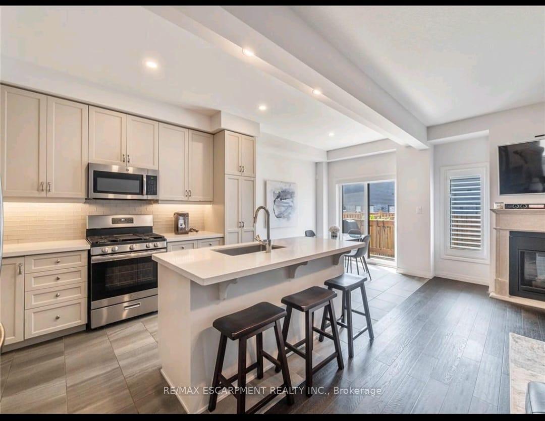 Photo 9 of 79 Greenwich Avenue, Hamilton, Stoney Creek Mountain — HOMEH
