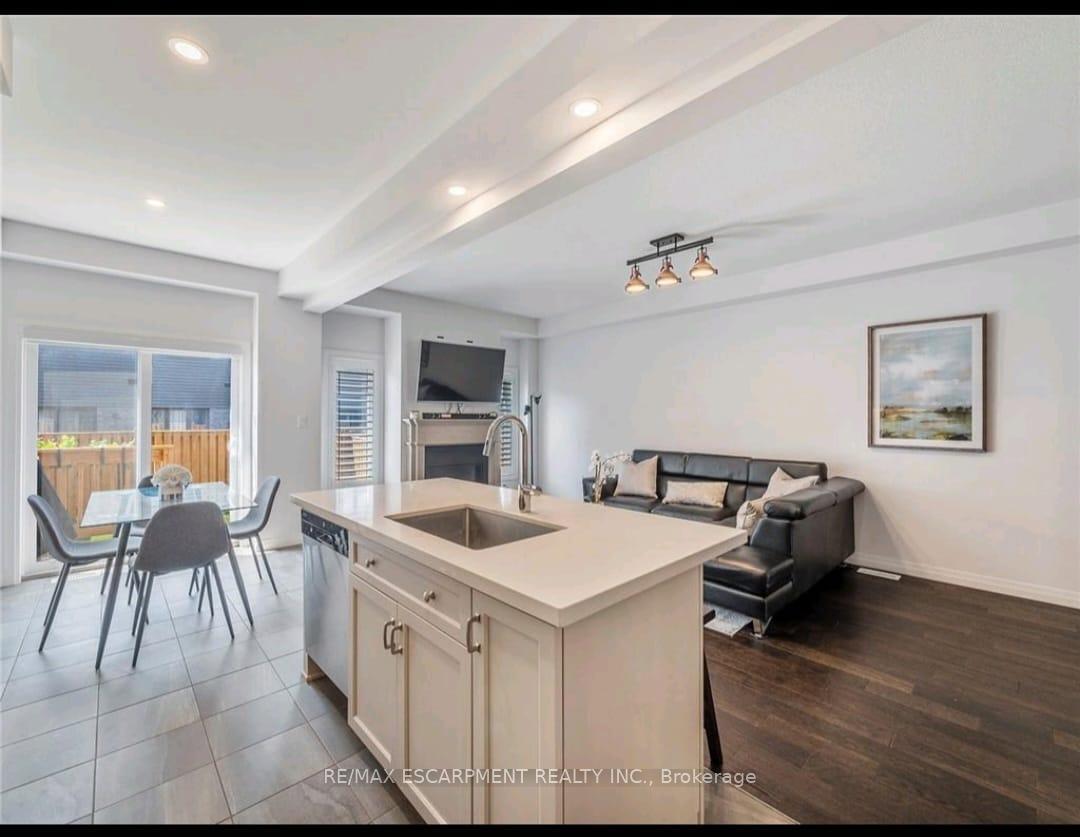 Photo 10 of 79 Greenwich Avenue, Hamilton, Stoney Creek Mountain — HOMEH