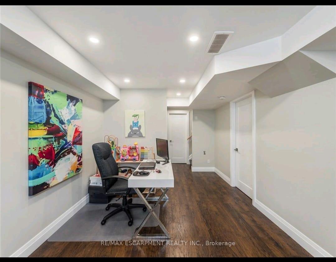 Photo 13 of 79 Greenwich Avenue, Hamilton, Stoney Creek Mountain — HOMEH
