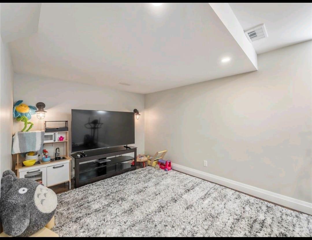 Photo 20 of 79 Greenwich Avenue, Hamilton, Stoney Creek Mountain — HOMEH