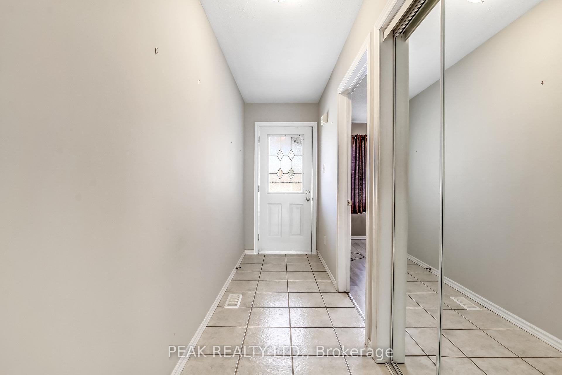 Photo 4 of Unit 15, 19 Hanlon Place, Brant, Paris — HOMEH