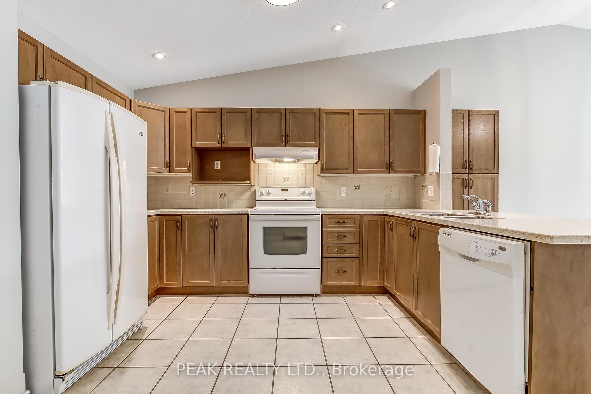 Photo 5 of Unit 15, 19 Hanlon Place, Brant, Paris — HOMEH