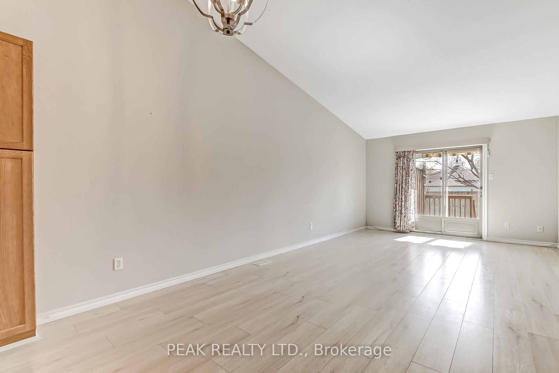 Photo 10 of Unit 15, 19 Hanlon Place, Brant, Paris — HOMEH